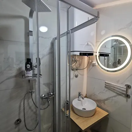 White - Free Parking Apartamento