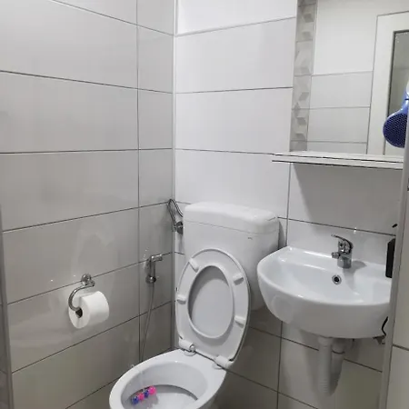 White - Free Parking Apartamento